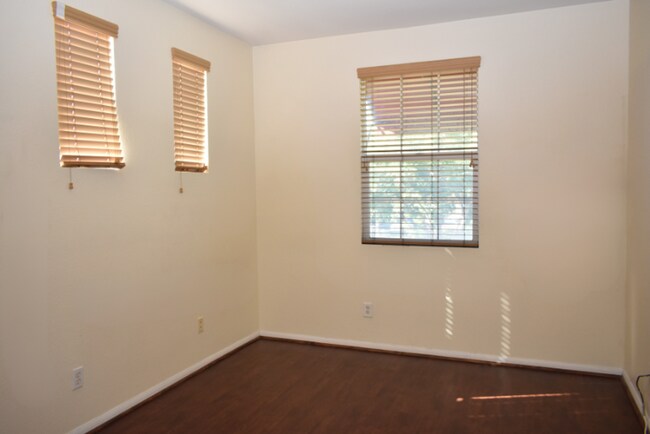 Building Photo - Updated with Pool, 3 Bd 2.5 Ba Chula Vista (91913)