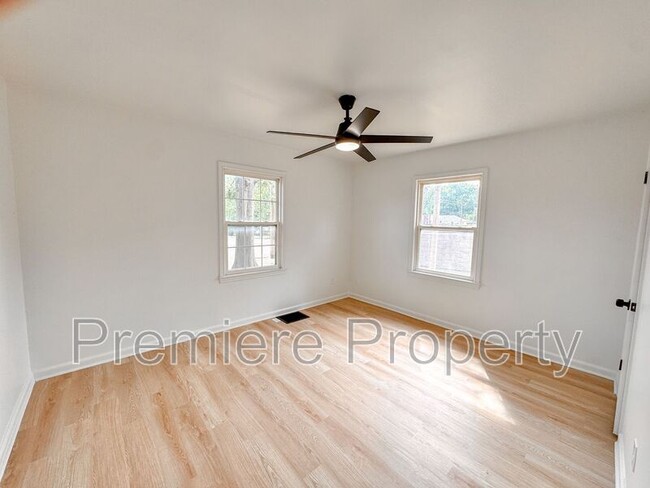 Building Photo - 6320 Willow Ave