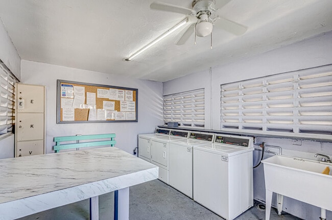 Building Photo - 2680 Barkley Dr W