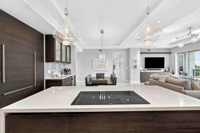 Building Photo - 155 E Boca Raton Rd