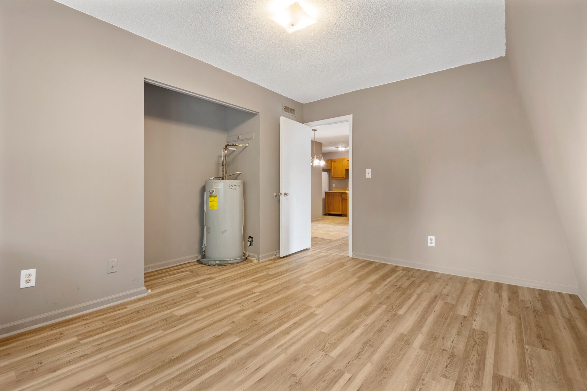 Building Photo - 511 Poplar St