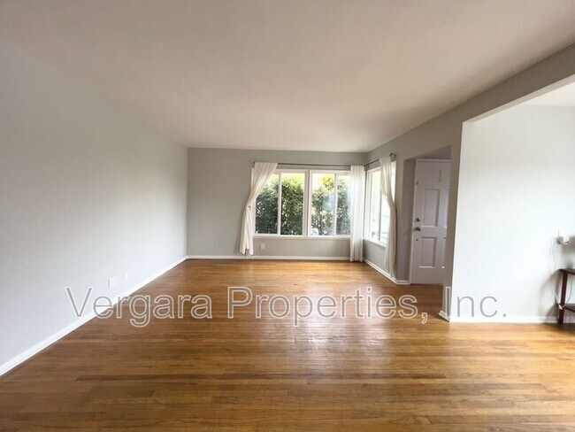 Building Photo - 623 Camino Real