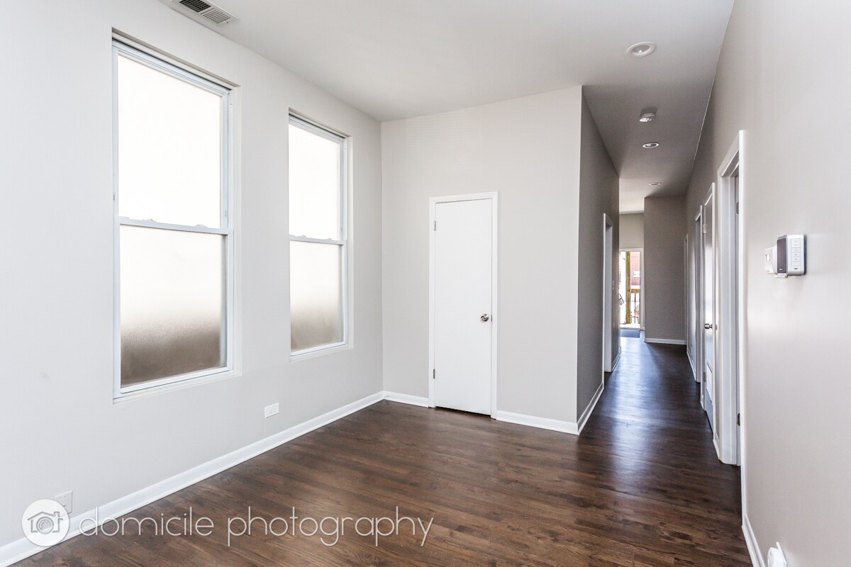 Building Photo - 1057 W Cornelia Ave