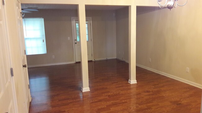 Building Photo - 2437 Piering Dr
