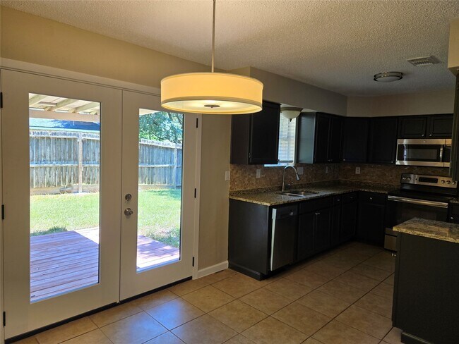 Building Photo - 2515 Maple Tree Ct