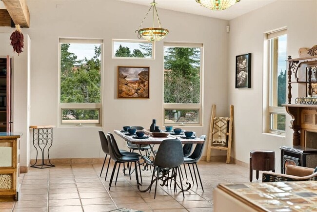 Building Photo - 123 Devils Kitchen Dr