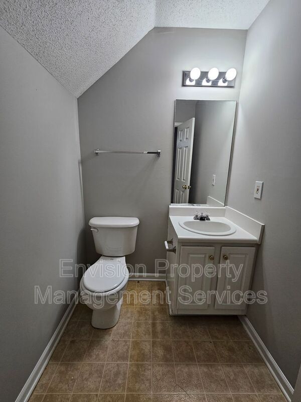 Building Photo - 336 Coral Cir