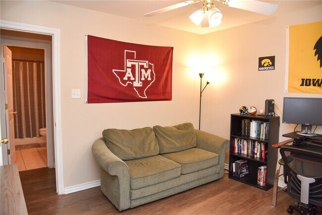 Building Photo - 3813 Oldenburg Ln