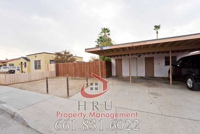 Primary Photo - 915 S H St
