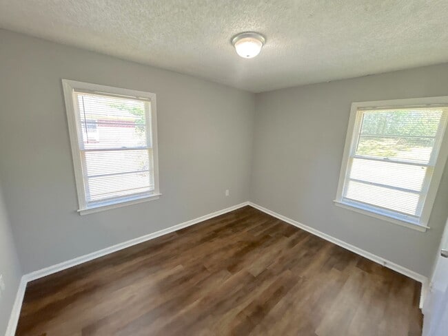 Building Photo - 3430 Shiloh Dr