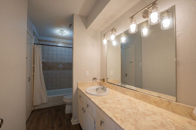 Building Photo - Charming 3-Bedroom Rental Near Lake Ray Hubbard.