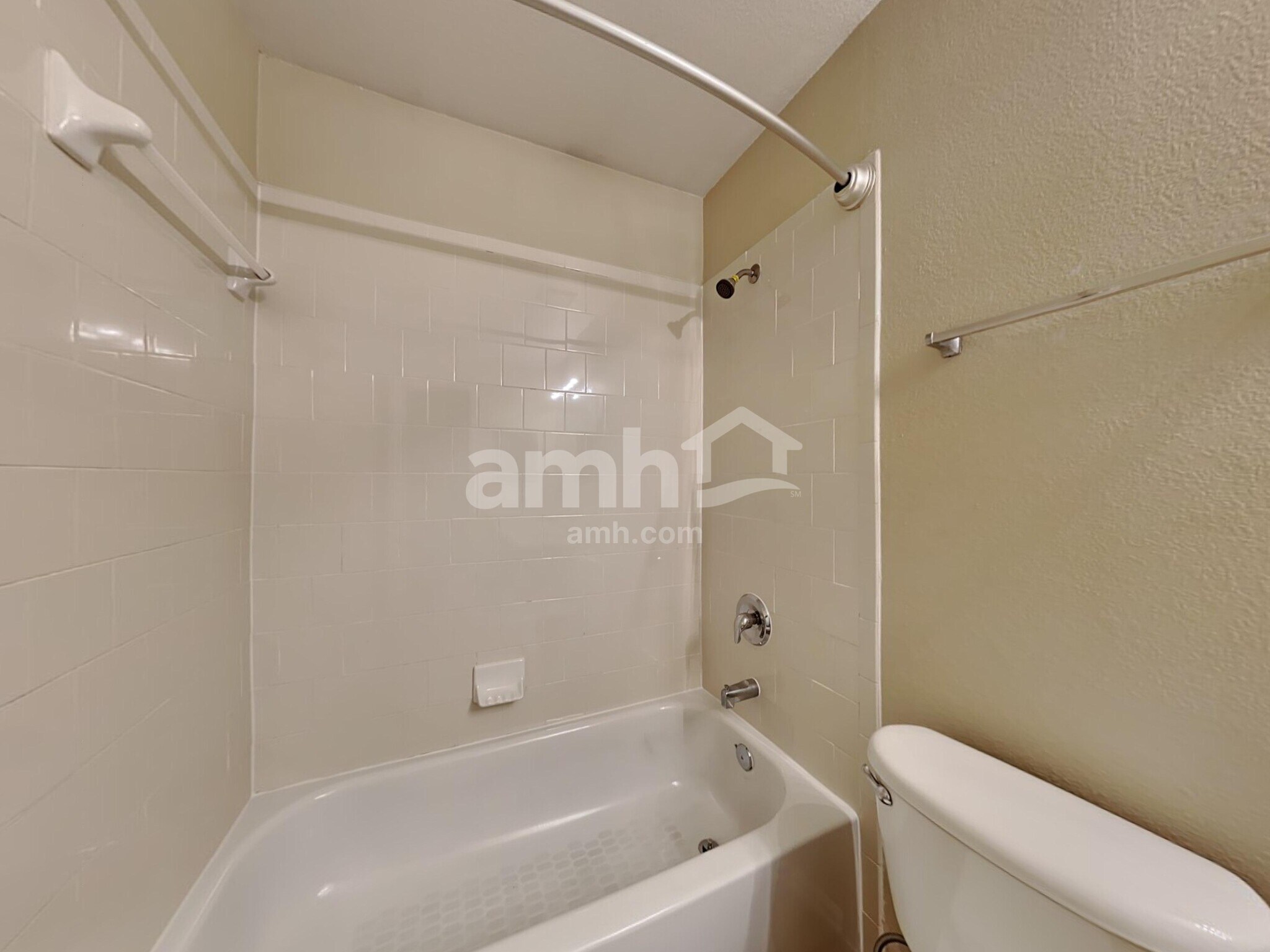 Building Photo - 2844 S Serrano