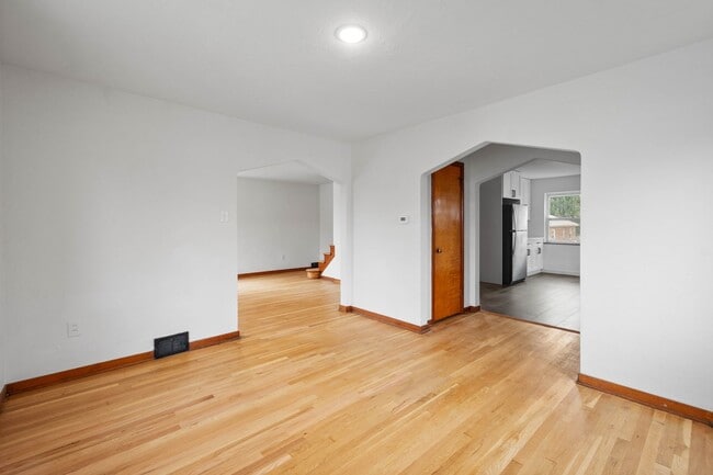 Building Photo - Don’t miss this! Beautifully RENOVATED 3 bedroom in Stowe!!