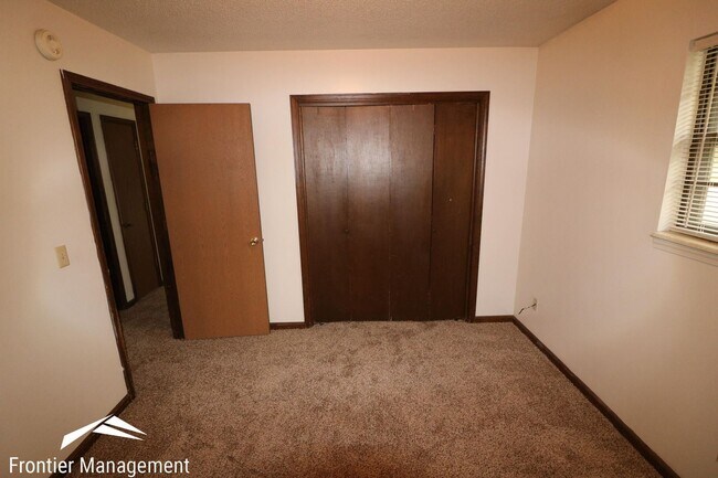 Building Photo - 4 br, 2 bath House - 824 Dondee Dr.