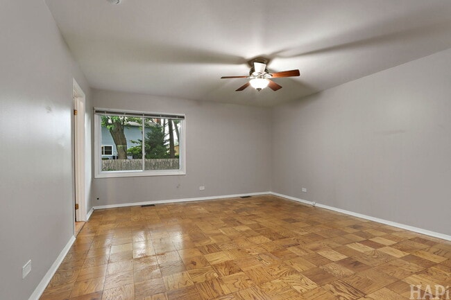 Building Photo - 1540 N Pepper Tree Dr