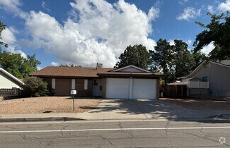 Building Photo - Nice 4 br, 1.75 ba, 2 living areas, 2 car ...