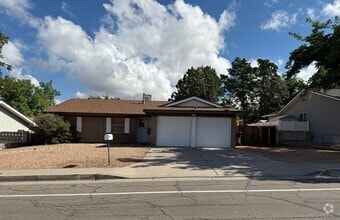 Building Photo - Nice 4 br, 1.75 ba, 2 living areas, 2 car ...