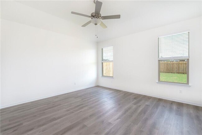 Building Photo - 220 Tanda Ln