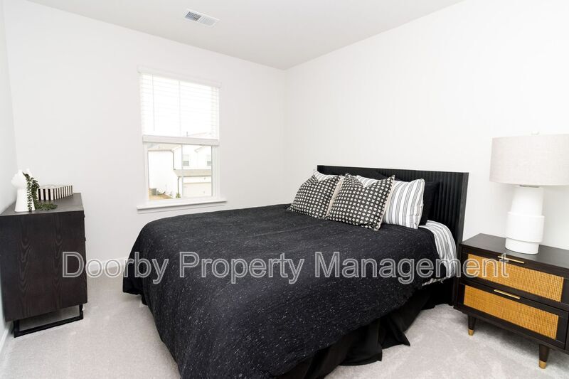 Building Photo - 114 Saddlebred Wy