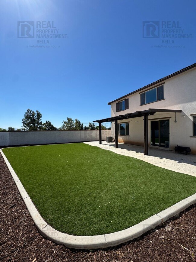Building Photo - Spacious Menifee Home with Open Floor Plan, Walk-In Closets & Covered Patio