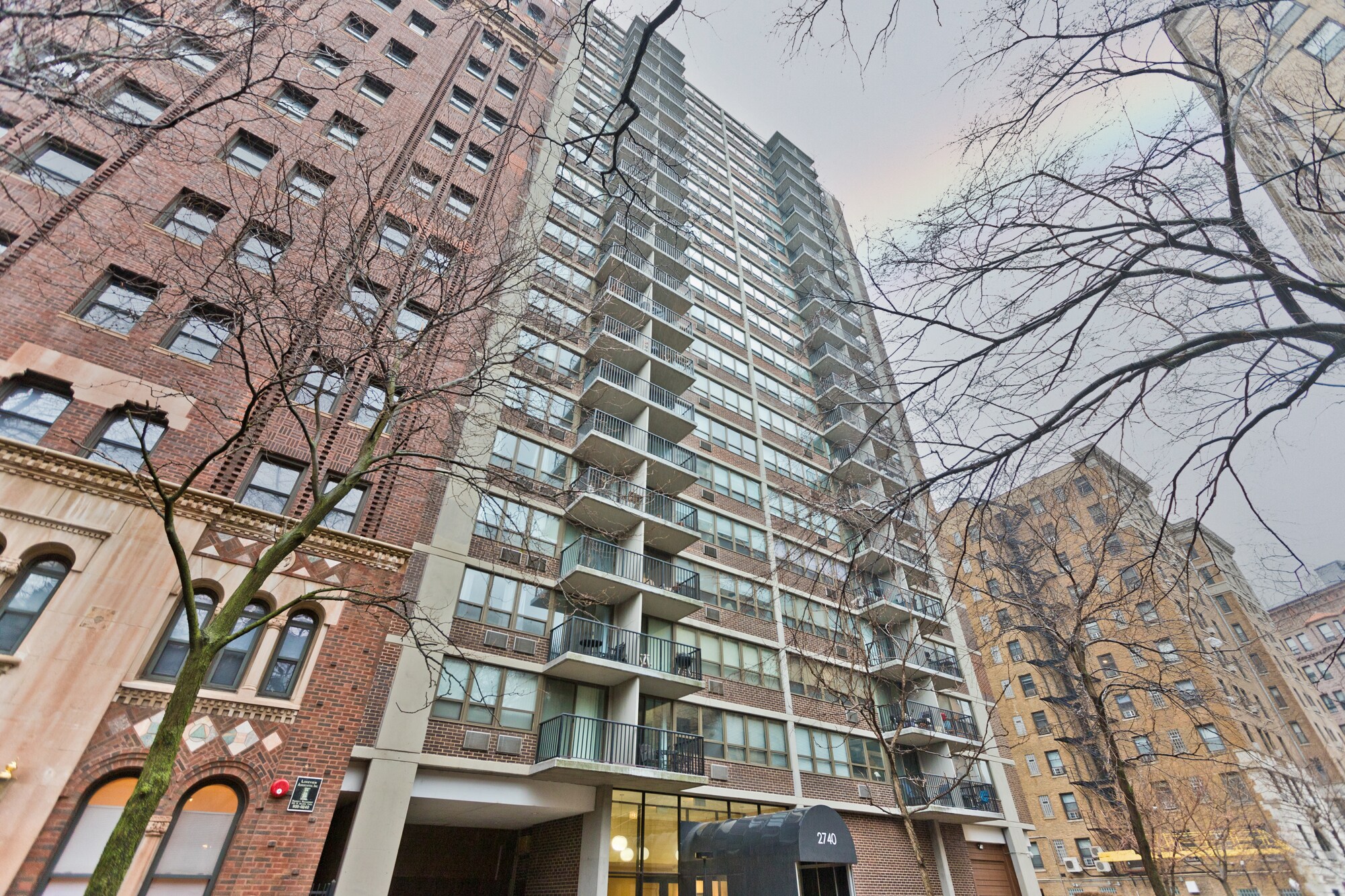 Building Photo - 2740 N Pine Grove Ave