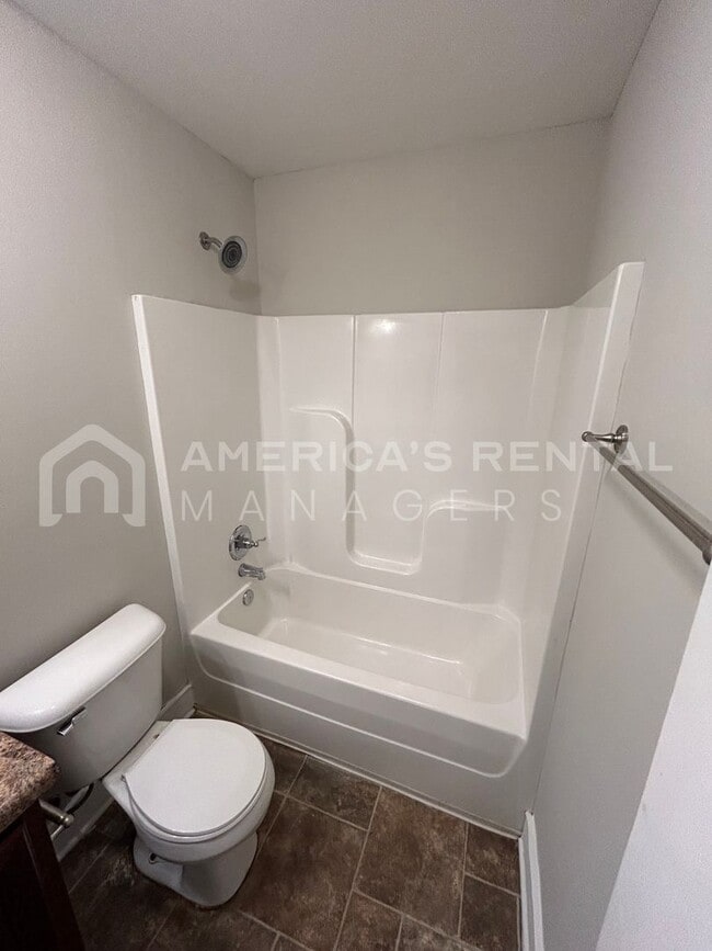 Building Photo - Home for Rent in Chelsea, AL!!! Sign a 24-...