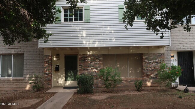 Building Photo - 1627 W Hazelwood St