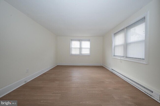 Building Photo - 717 Miller St