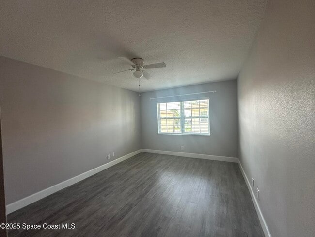 Building Photo - 1047 Small Ct