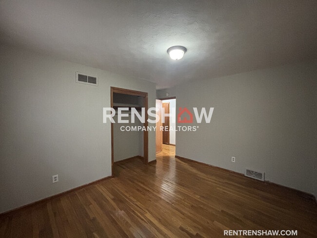 Building Photo - 4593 Wooddale Ave