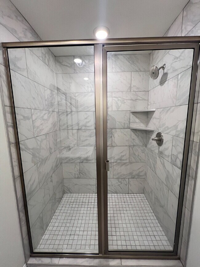 Building Photo - 811 Lillian Grace Dr