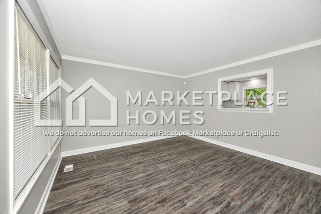 Building Photo - 4002 Summerhill Dr NW