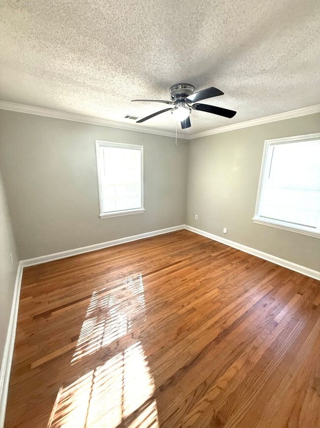 Building Photo - ** 3 Bed 1 Bath located in Cloverdale ** Call 334-366-9198 to schedule a self tour