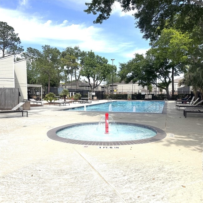 Building Photo - 2457 Briarwest Blvd