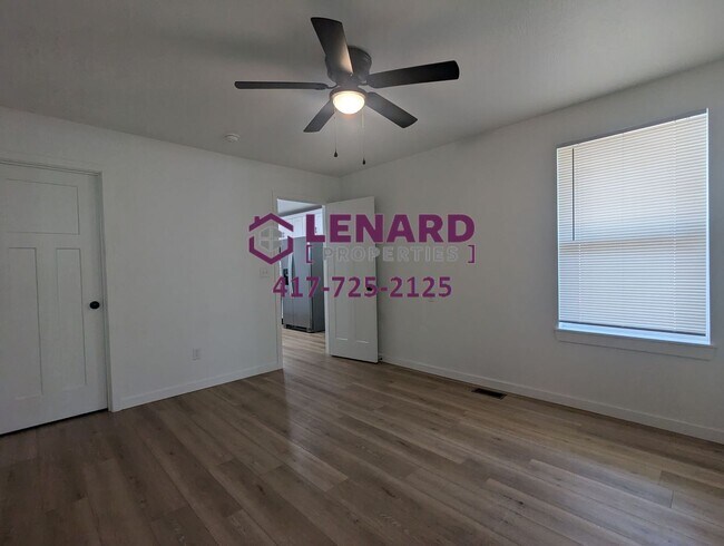 Building Photo - 2702 W Water St