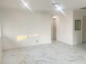 Building Photo - 909 Silber Rd