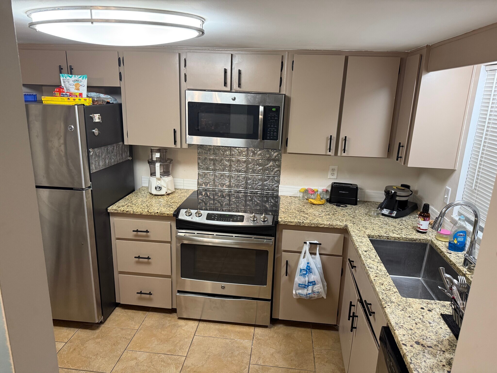 Building Photo - 216 Glenview Blvd