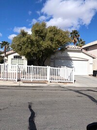 Building Photo - MUST SEE ONE STORY HOME!