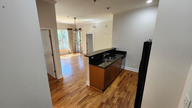 Building Photo - Lease Today! 2BR/2BA Condo in Old Fourth W...