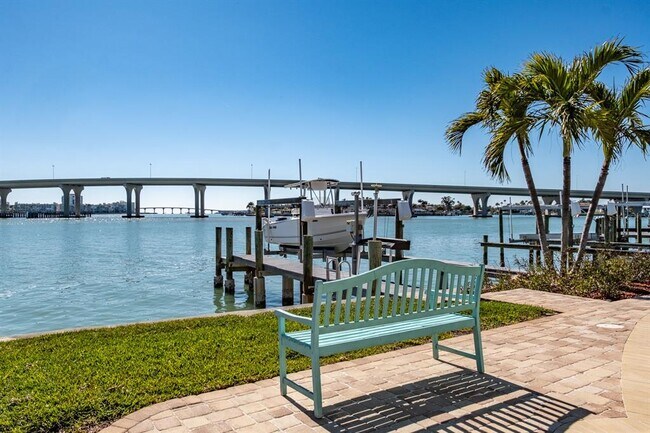 Building Photo - 590 Belle Point Dr