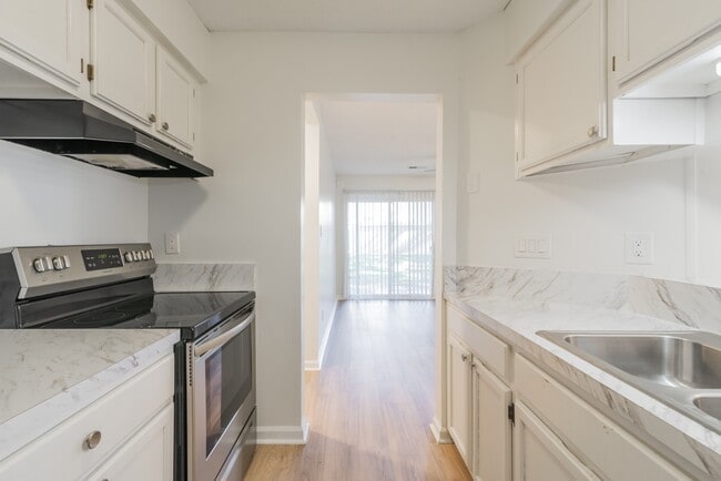 Building Photo - 2539 Stockbridge Dr