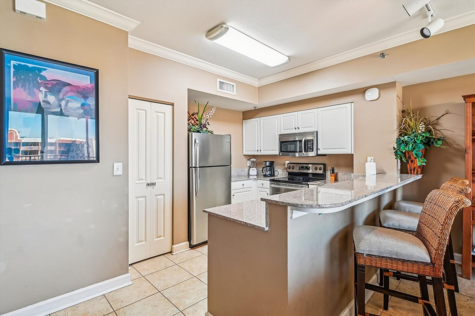 Building Photo - 9900 S Thomas Dr