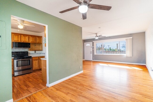 Building Photo - 2610 E Pikes Peak Ave