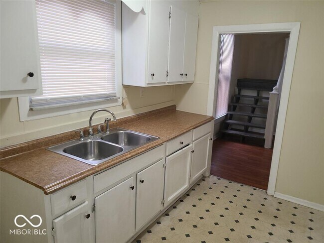Building Photo - 416 N Linwood Ave