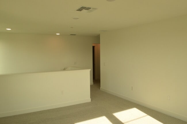 Building Photo - 477 Gold Coast Rd