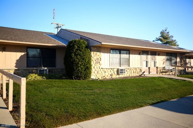 Building Photo - 1 br, 1 bath  - Lancaster Senior Apartments