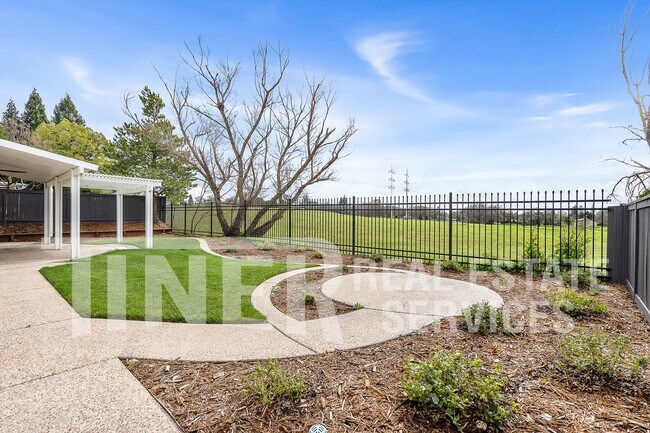 Building Photo - 5250 Fenton Way