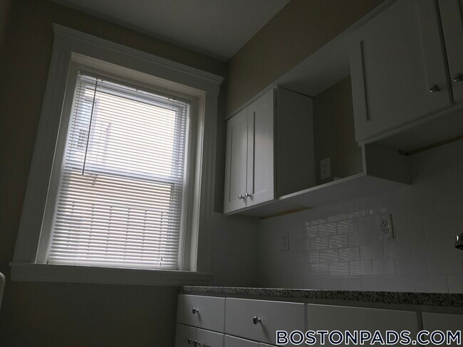 Building Photo - 49 Worthington St