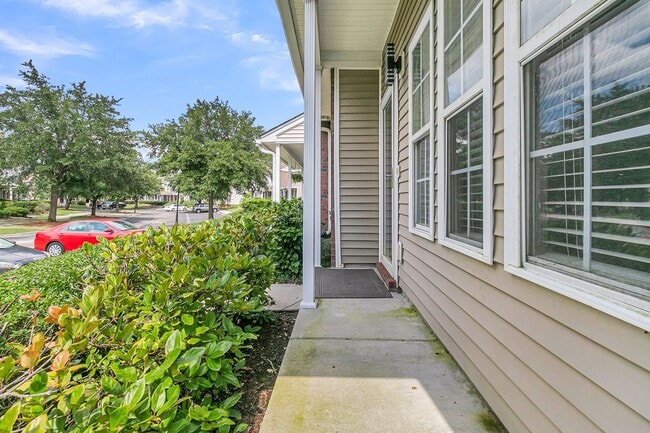 Building Photo - Beautiful Clements Ferry Townhome!