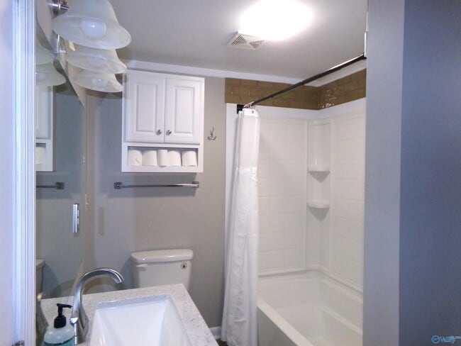 Building Photo - 611 Stevens Ave NE